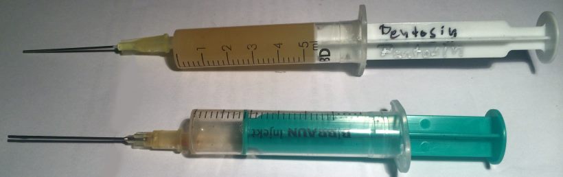 Injektionsspritzen mit Fett und gelöster Vaseline